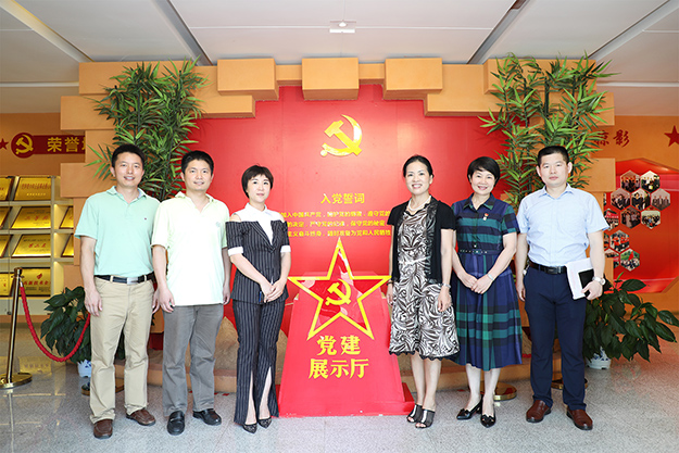 湖南省市場監(jiān)督管理局知識產(chǎn)權(quán)保護處副處長周衛(wèi)東一行蒞臨綠之韻調(diào)研指導(dǎo)