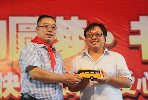 校車傳愛，書香助學(xué)——綠之韻快樂校車、愛心圖書捐贈(zèng)安化山區(qū)孩子