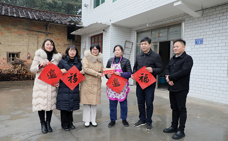 綠之韻集團(tuán)參加長沙市工商聯(lián)、市光彩事業(yè)基金會新春走訪慰問活動