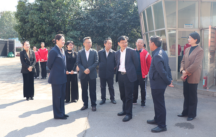 瀏陽經(jīng)開區(qū)管委會領(lǐng)導(dǎo)一行蒞臨綠之韻開展新春走訪慰問