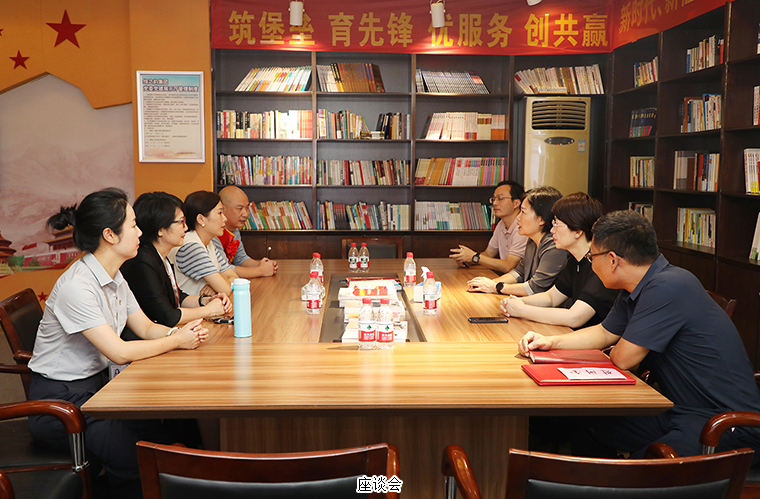 瀏陽(yáng)市人大常委會(huì)副主任、市總工會(huì)主席張葵紅一行蒞臨綠之韻走訪慰問(wèn)勞模先進(jìn)
